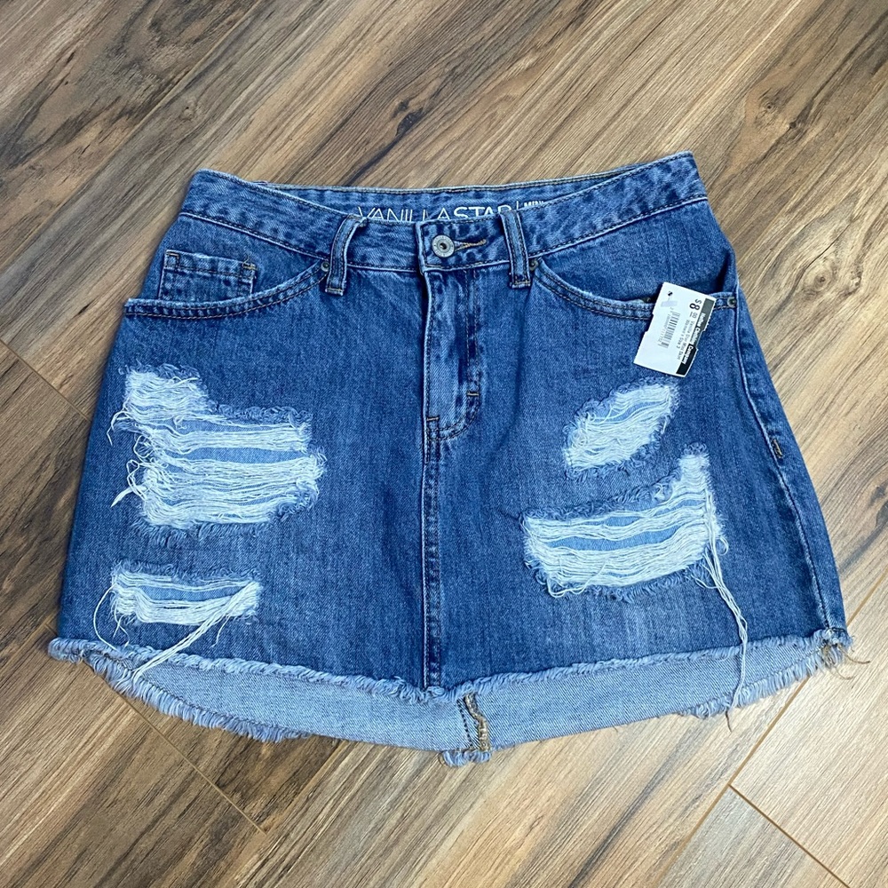 ripped denim skirt 💙